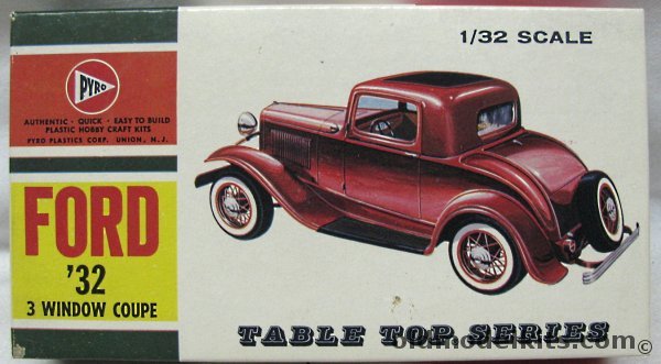 Pyro 1/32 1932 Ford 3 Window Coupe (Or Roadster - See Description), C295-60 plastic model kit